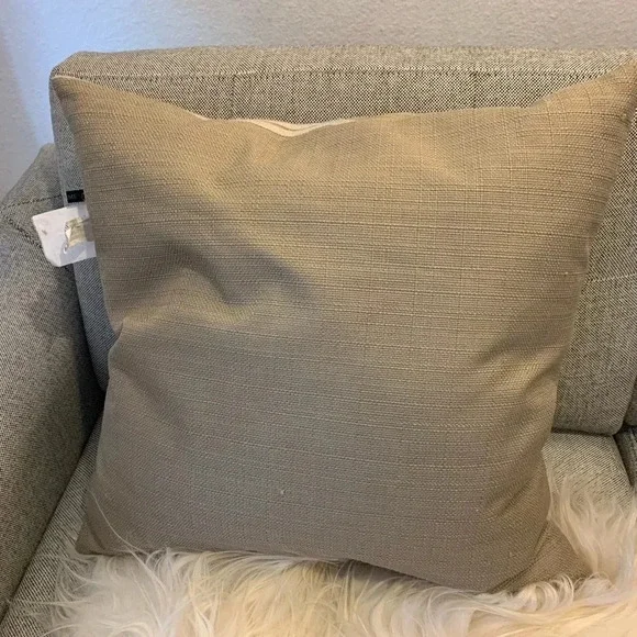 RODEO HOME EUC Set of 2 Geometric Pillows 20 x 20 - Picture 3 of 4